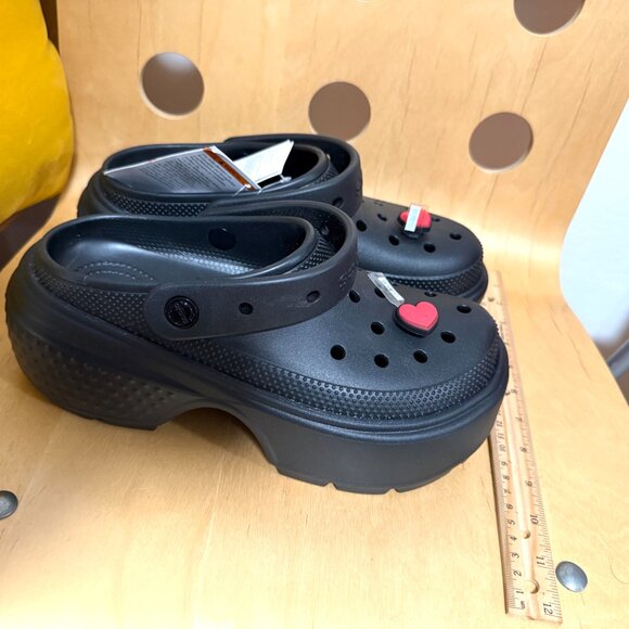 New CROCS Black Stomp Clogs High Platform Chunky With Red Heart Jibbitz M 7 W 9 - Picture 9 of 14